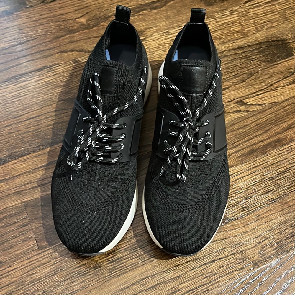 JSlides black sneakers